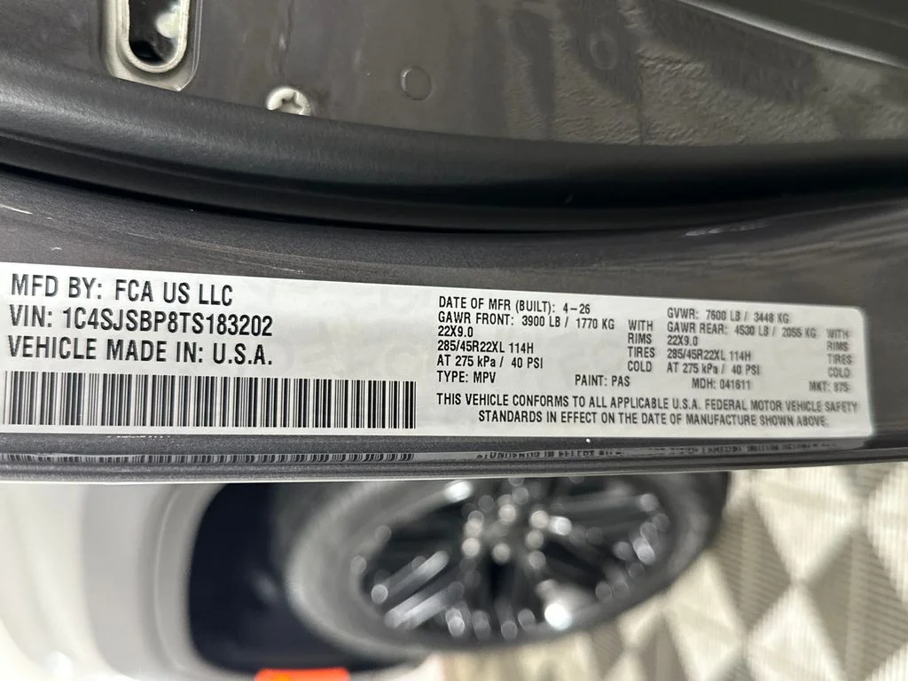 New 2026 Baltic-Gray Metallic Clear-Coat Exterior Paint Jeep Limited Reserve image 17