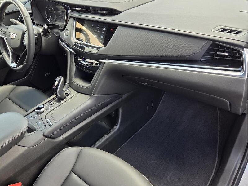 Used 2025 Silver Metallic CADILLAC FWD 4DR LUXURY image 25