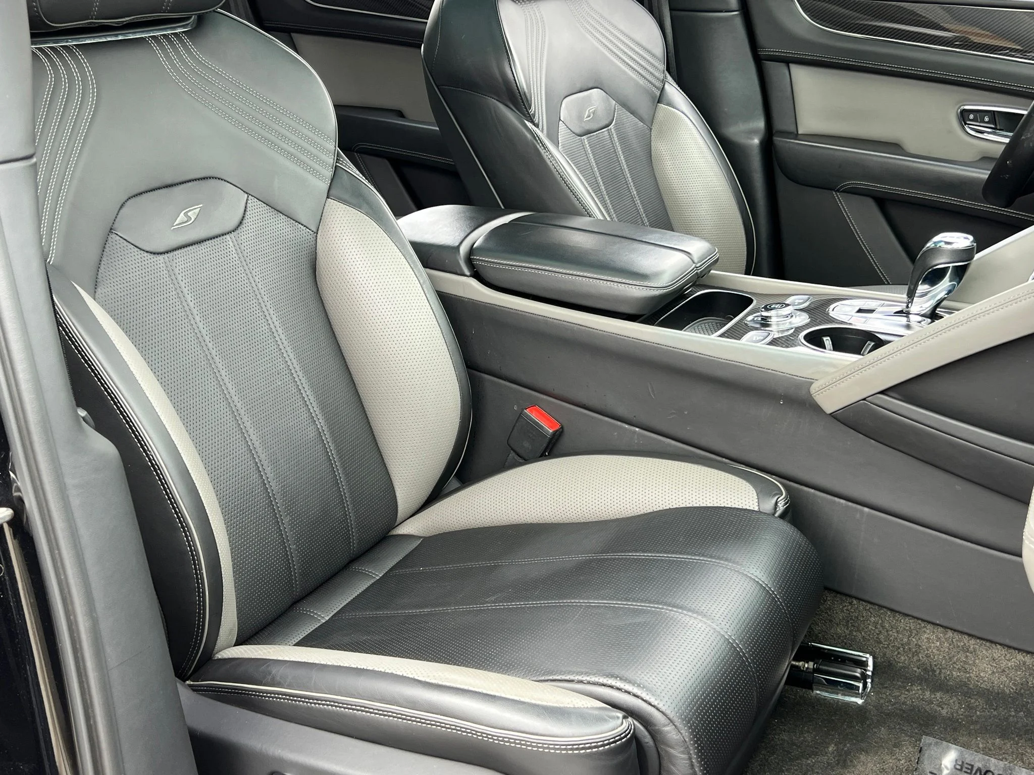 Used 2022 Black Bentley S image 17