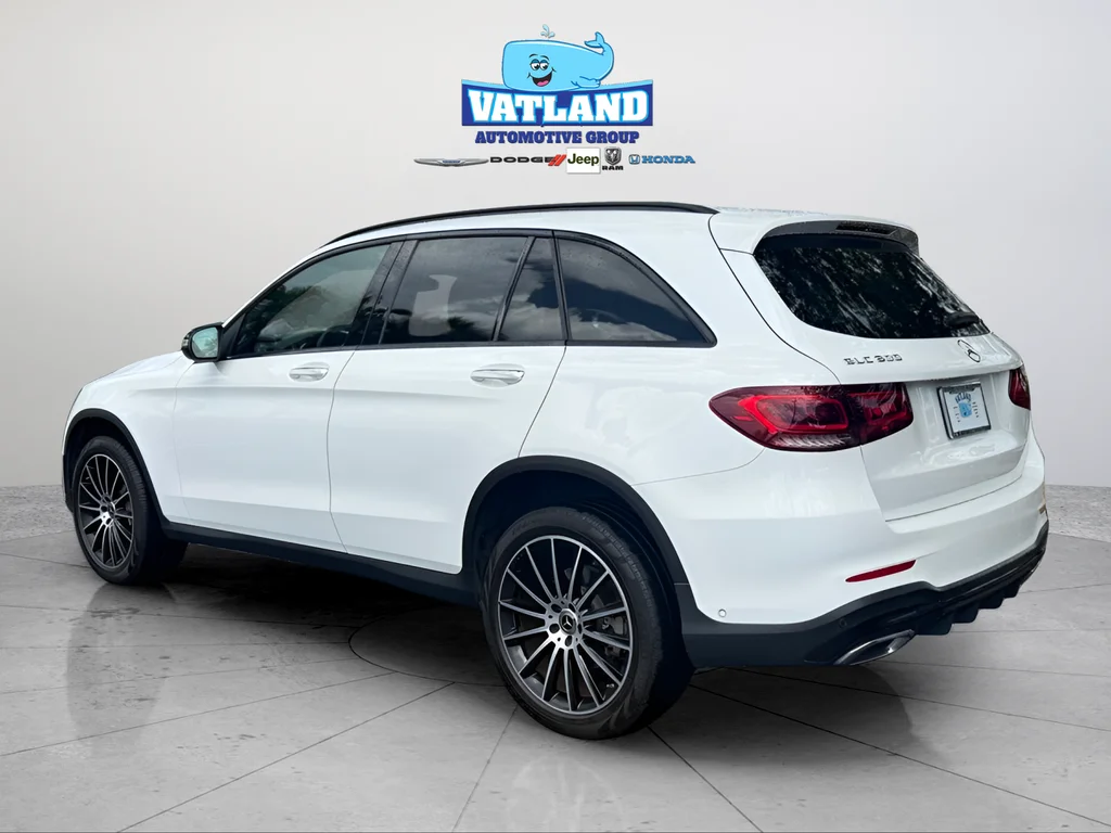 Used 2022  Mercedes-Benz GLC 300 image 3