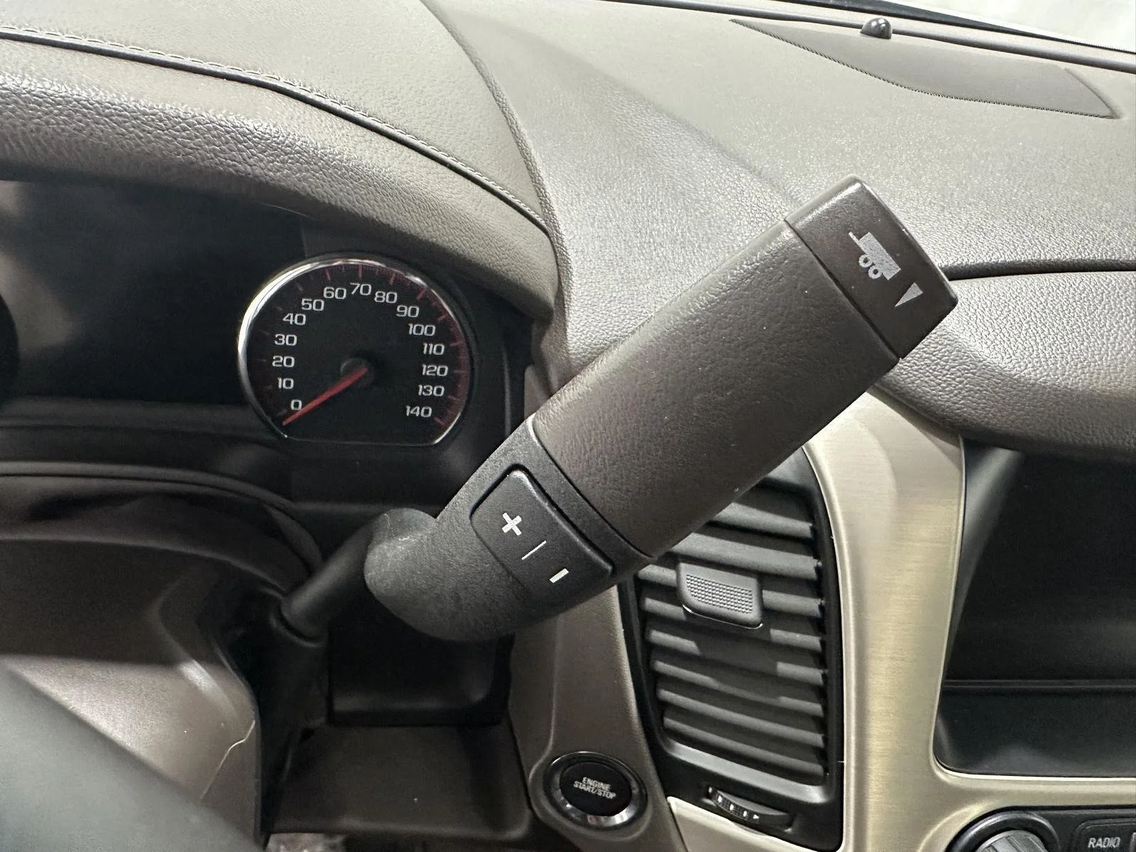 Used 2016 WHITE FROST TRICOAT GMC Denali image 15