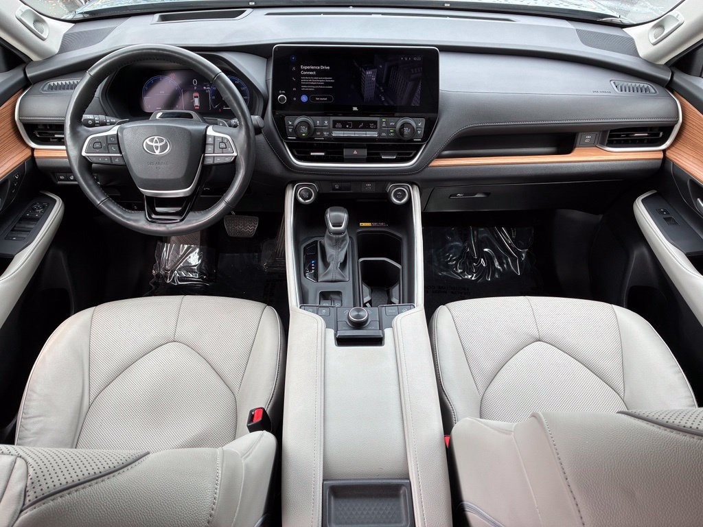 Used 2025 White Toyota Platinum image 5