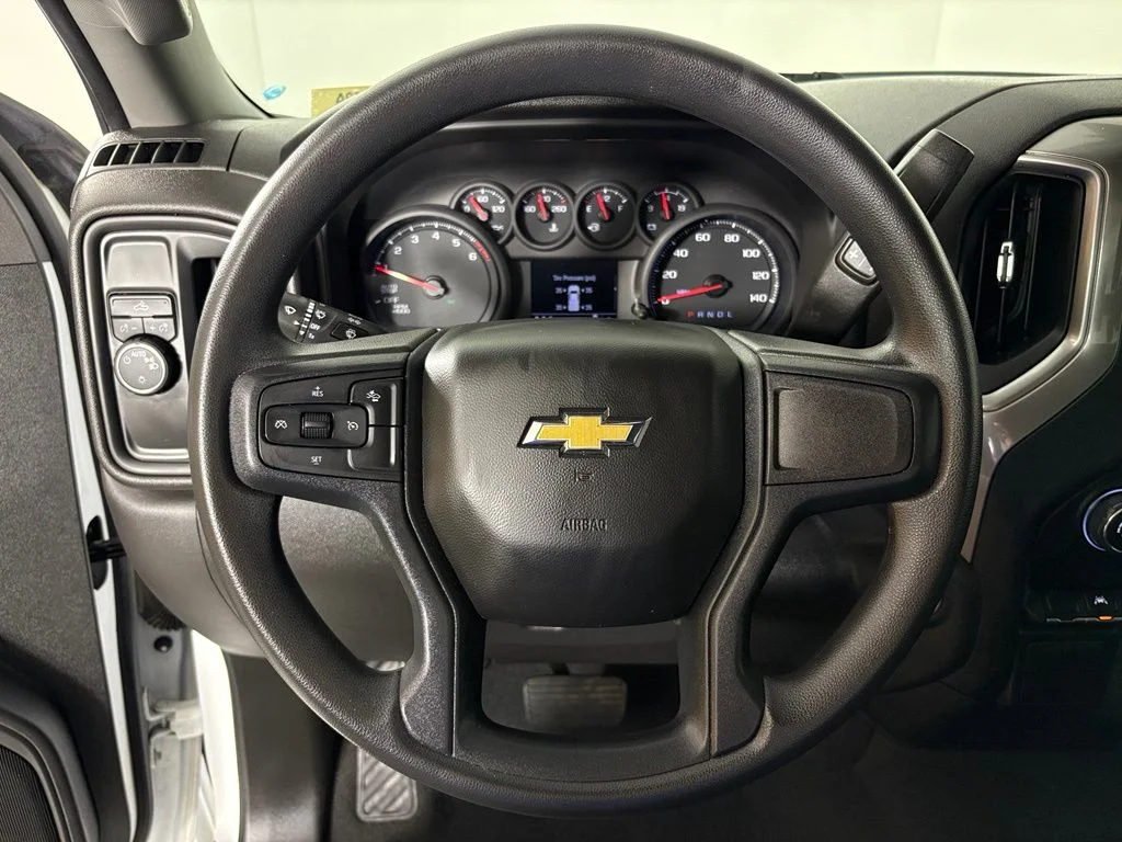 Used 2024 White Chevrolet Custom image 21