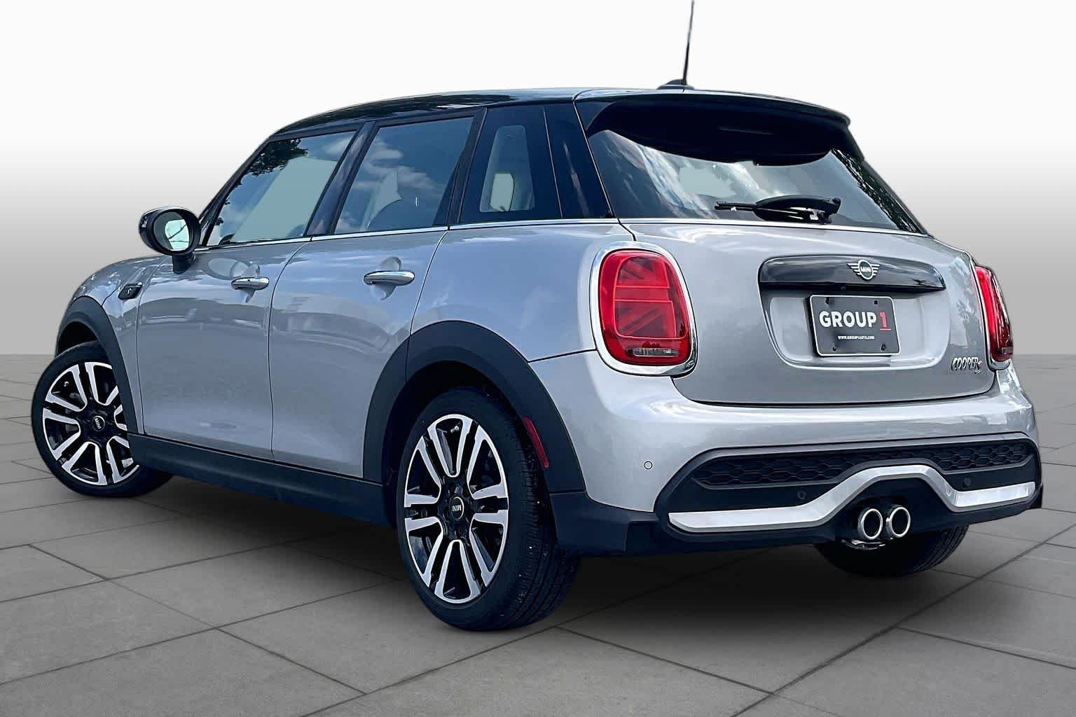 Used 2024 Melting Silver III Metallic MINI Cooper S image 10