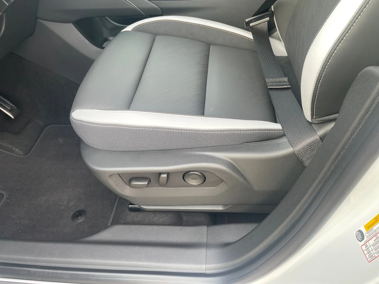 New 2026 Summit White Buick Sport Touring AWD image 15