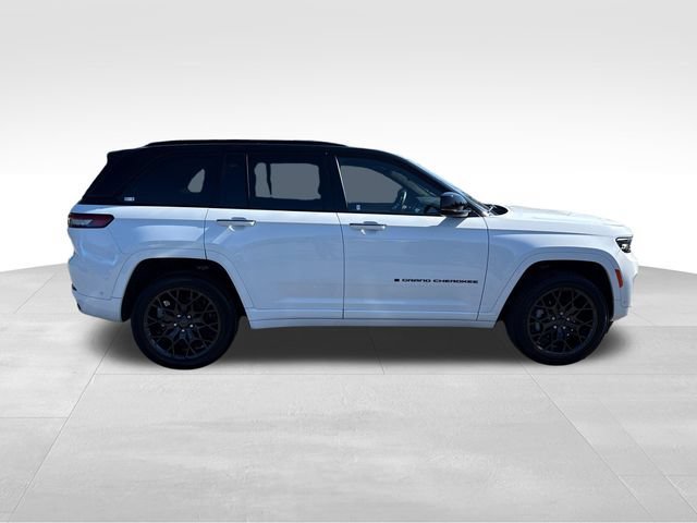 New 2025 Bright White Clear-Coat Exterior Paint Jeep Summit Reserve image 8