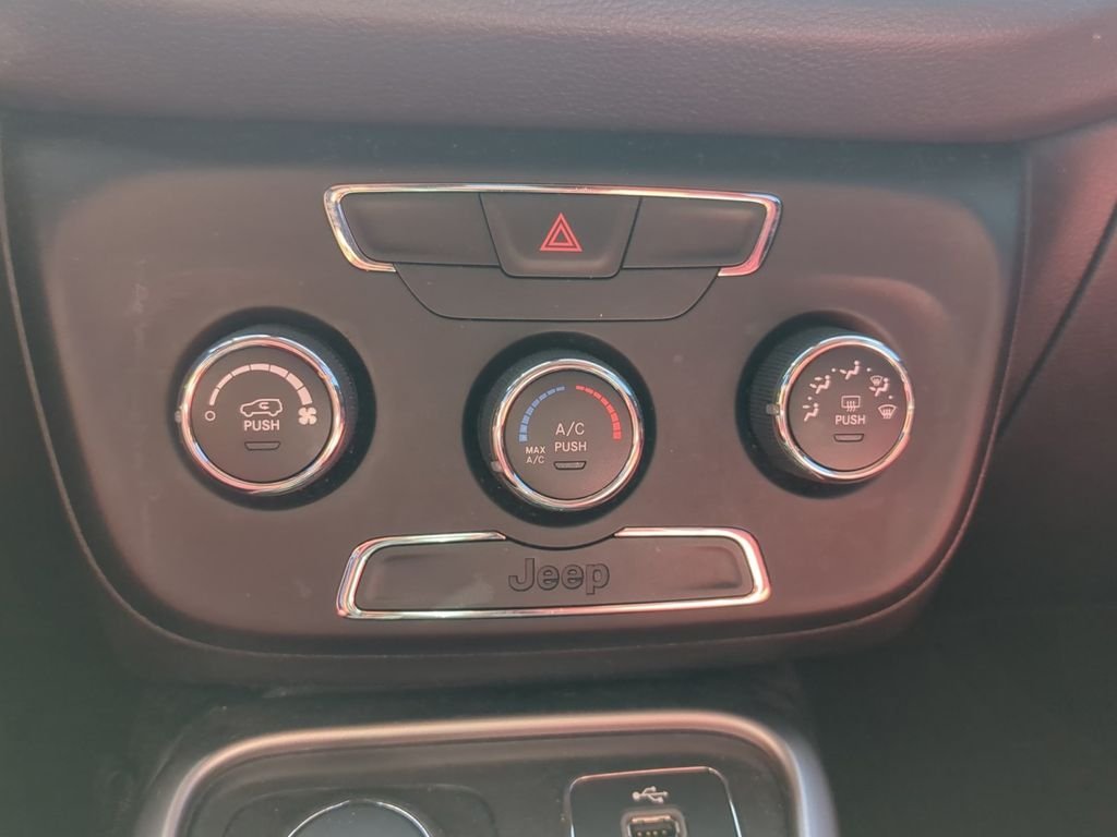 Used 2018 Silver Jeep Sport image 22