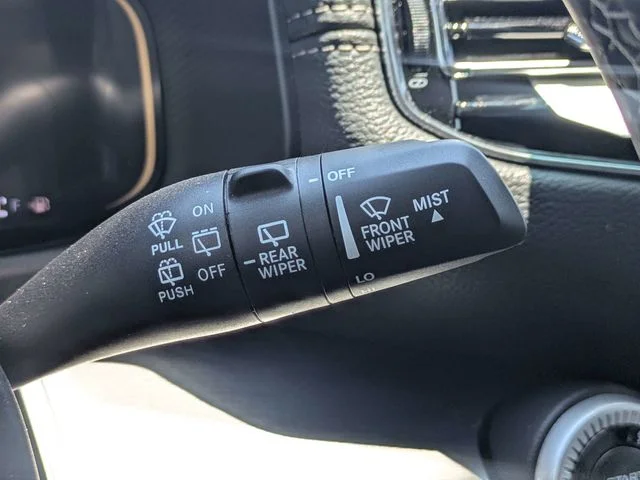 Used 2025 White Jeep Base image 27