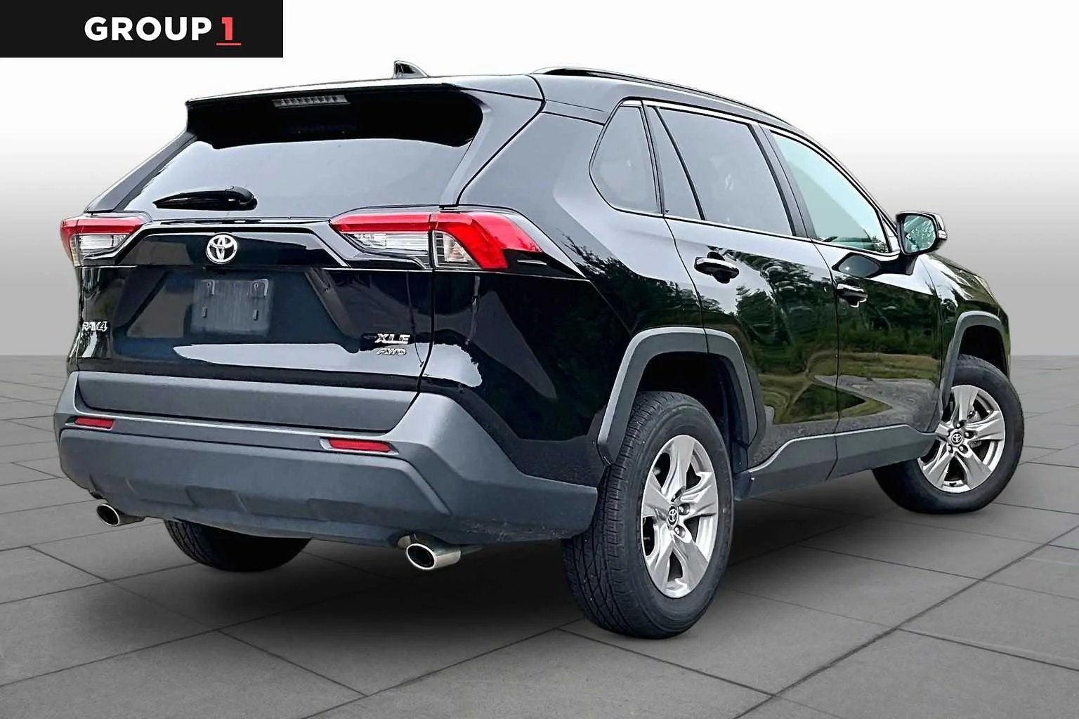 Used 2025 Midnight Black Metallic Toyota XLE image 13
