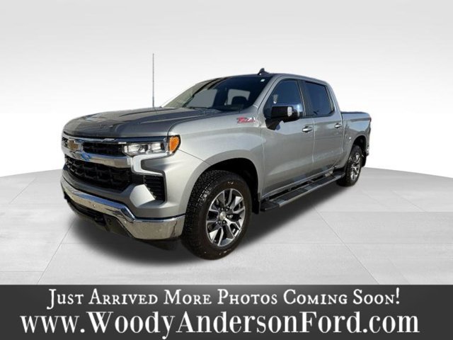 Used 2025 Sterling Gray Metallic Chevrolet LT image 1