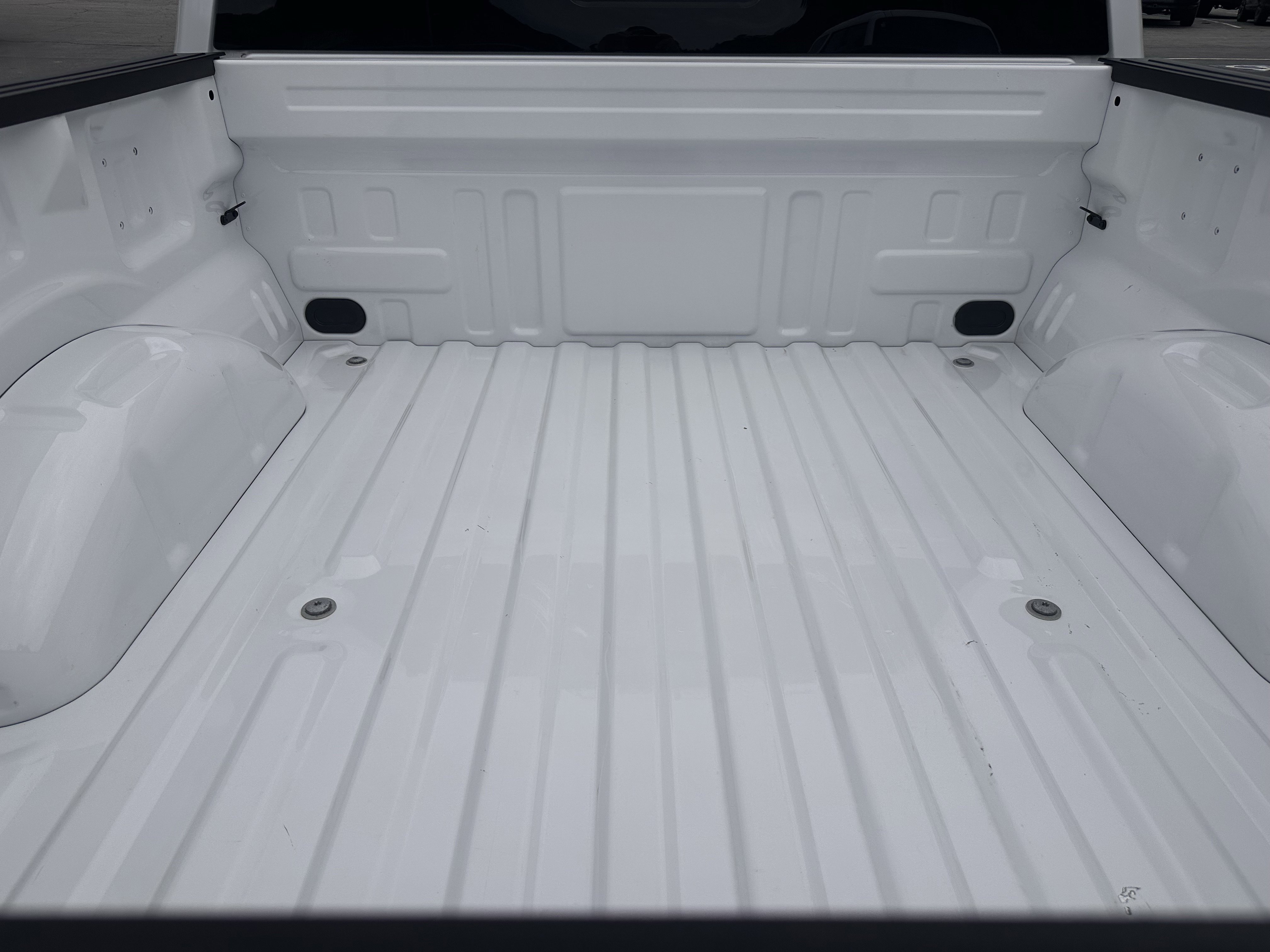 Certified Used 2025 Oxford White Clearcoat Ford LARIAT image 9