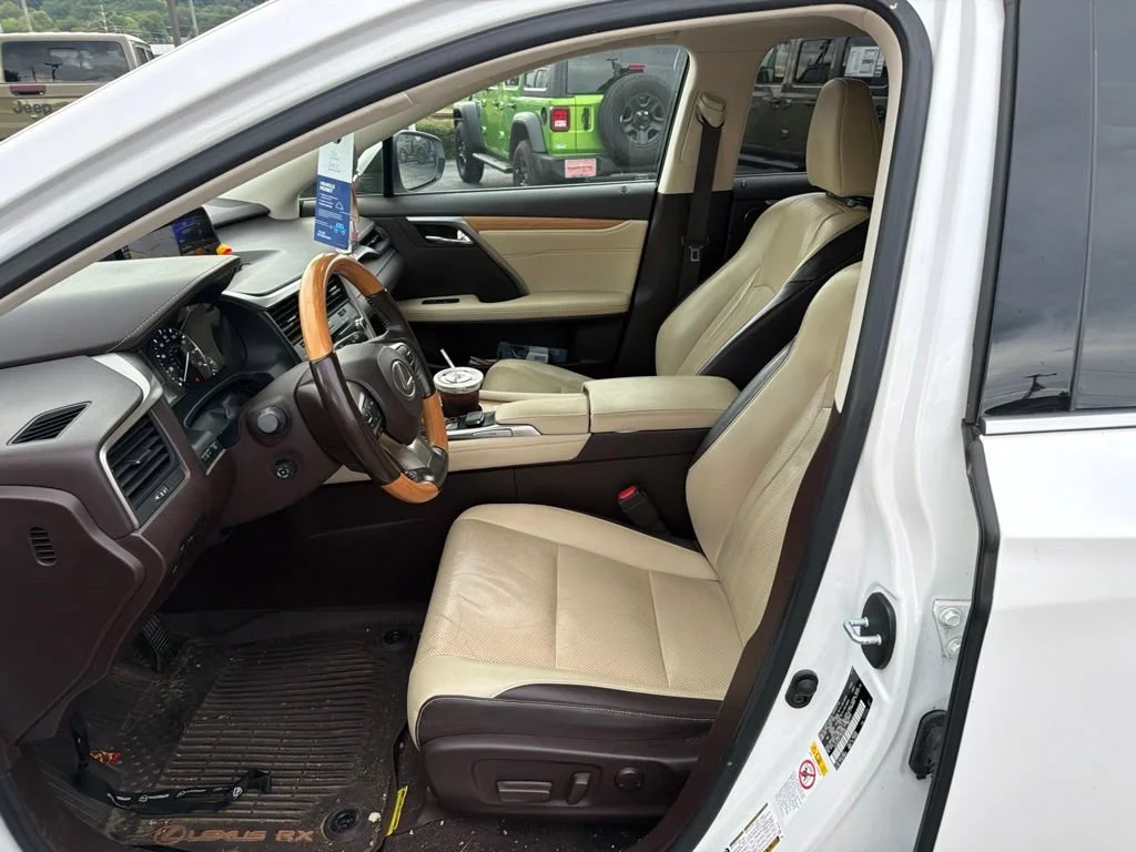 Used 2018 White Pearl Lexus 350L image 7