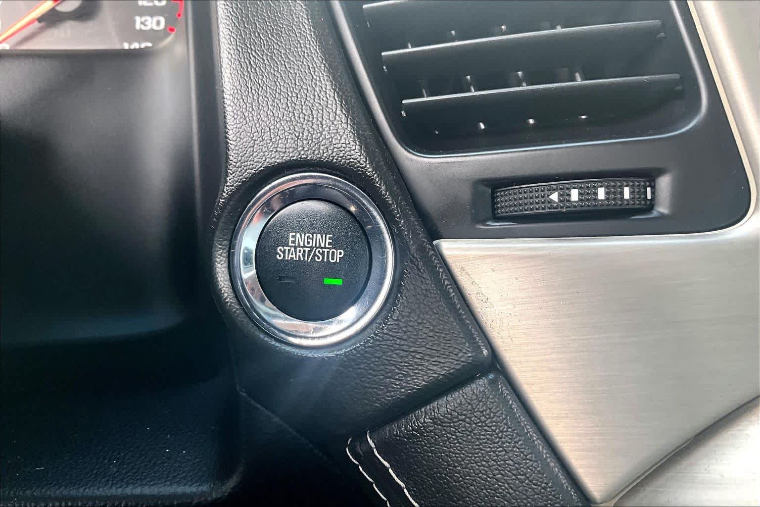 Used 2015 Onyx Black GMC Denali image 34