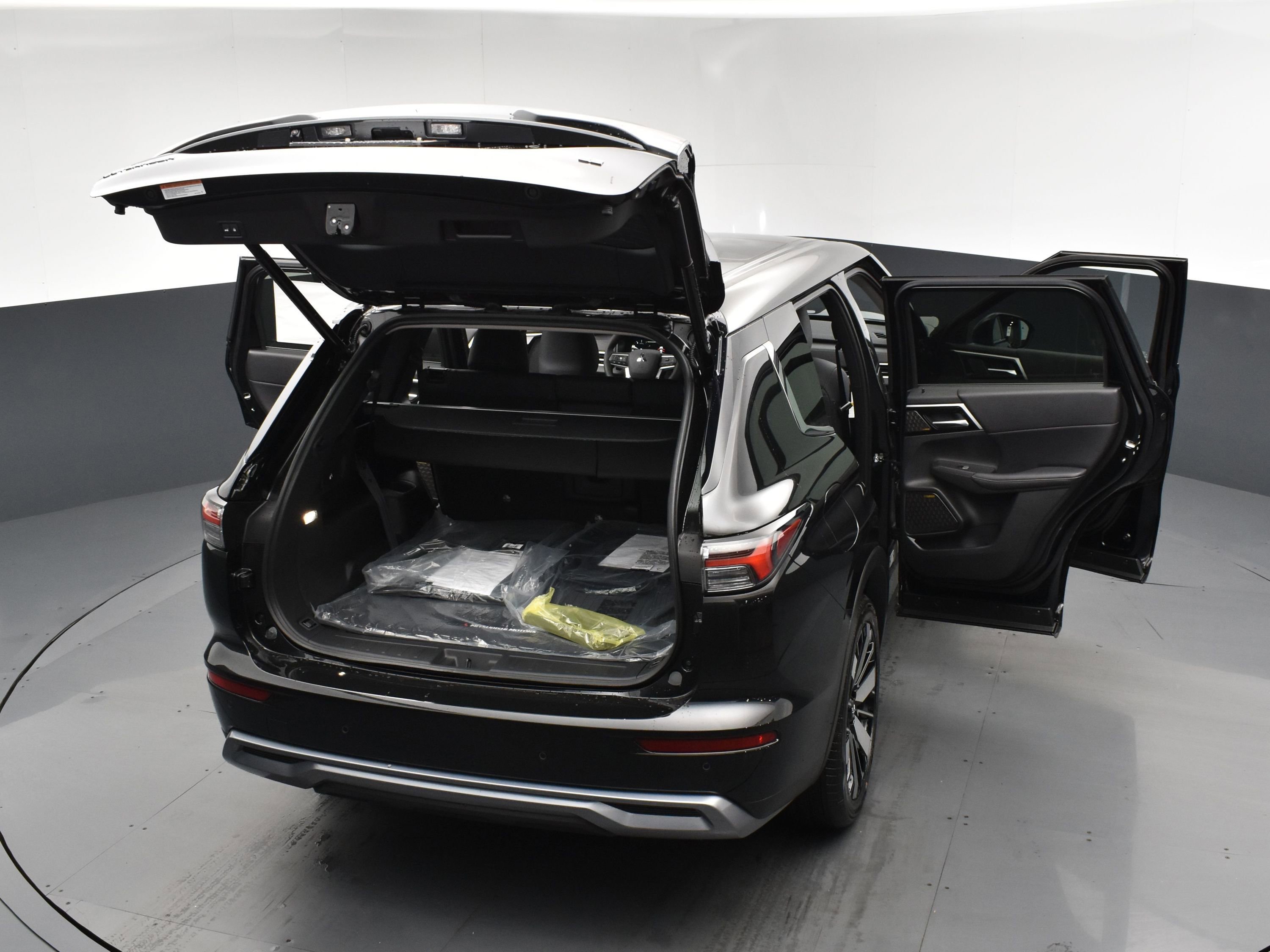 New 2026 Black Diamond Mitsubishi SE image 28