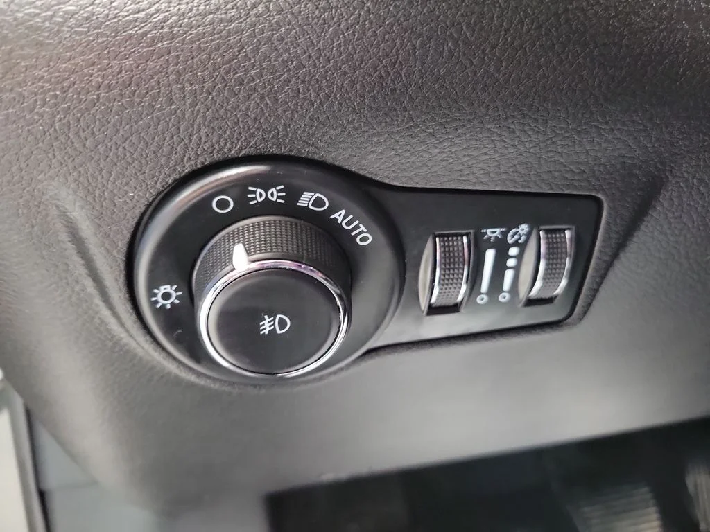 Certified Used 2023 Gray Jeep Latitude Lux image 35
