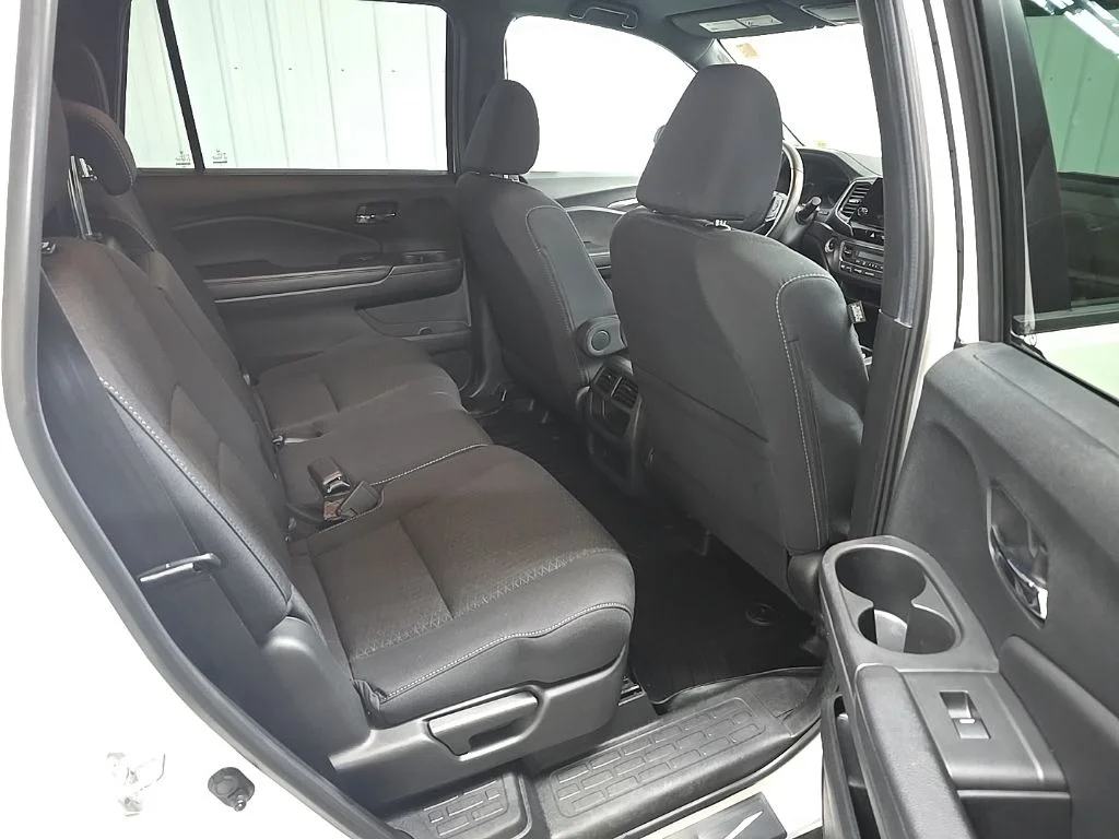 Used 2021  Honda Sport image 17