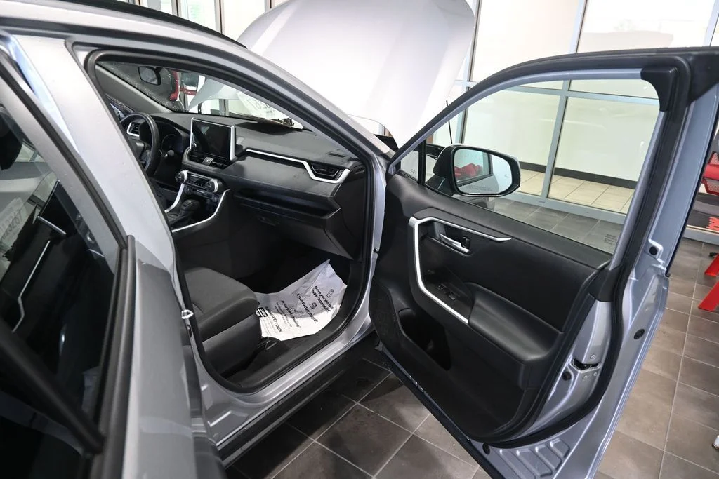 Used 2023 Silver Toyota XLE image 22