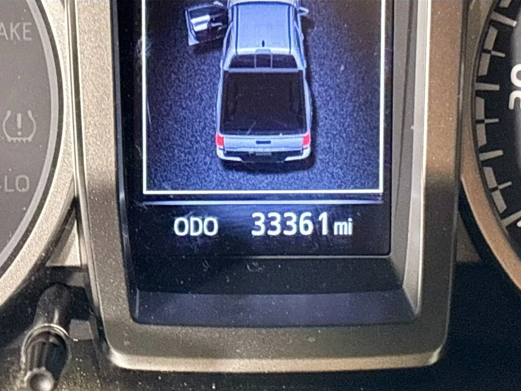 Used 2020 White Toyota SR5 image 14