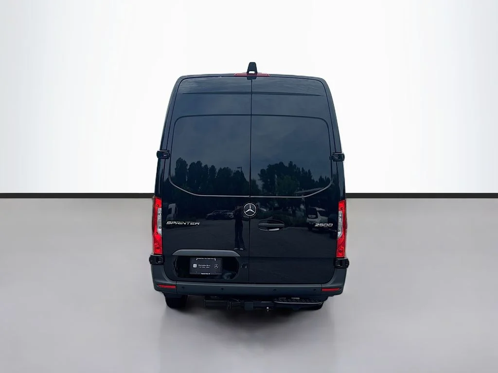New 2026  Mercedes-Benz Cargo 170 WB image 4