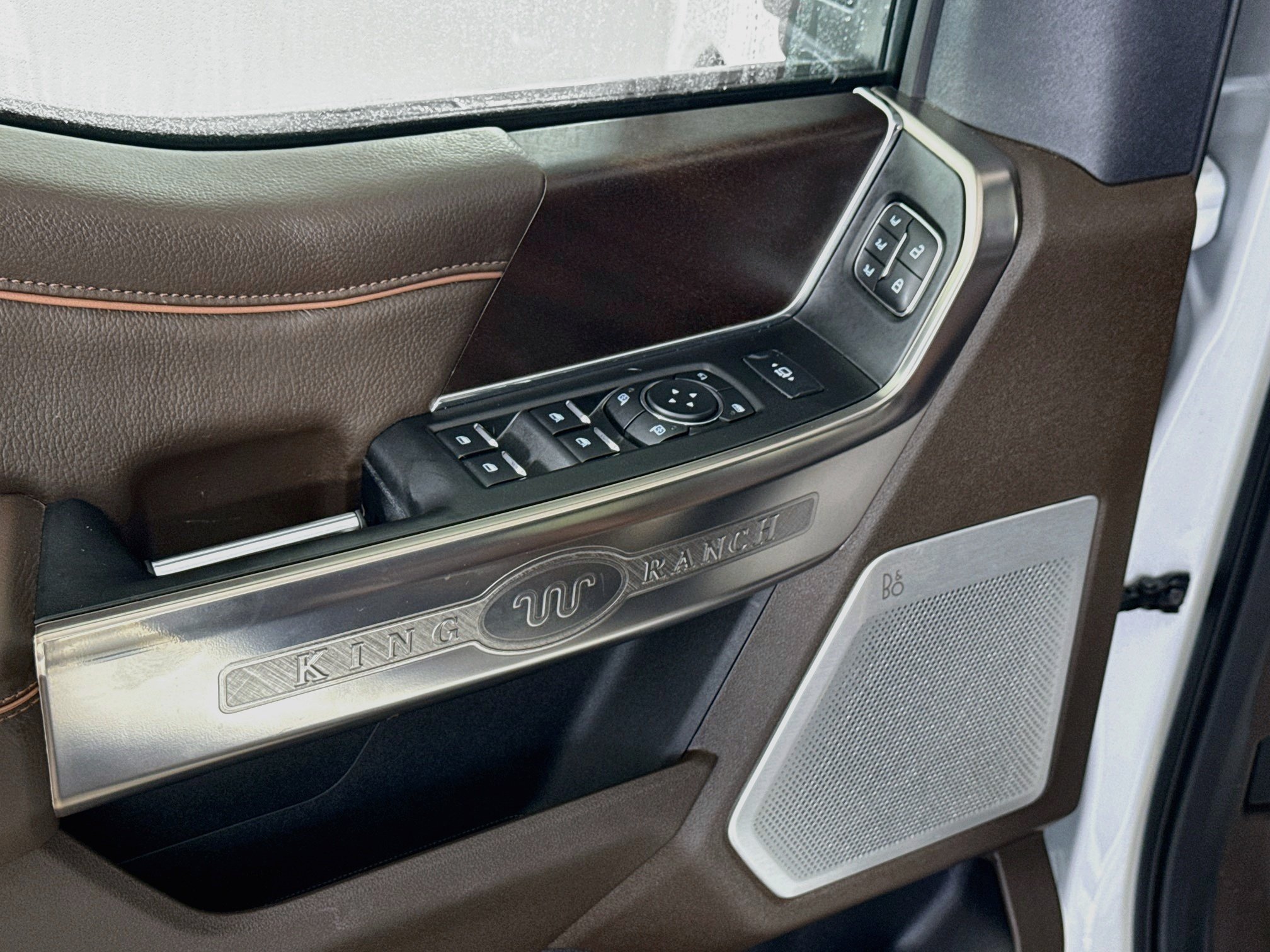 Used 2024  Ford King Ranch image 18