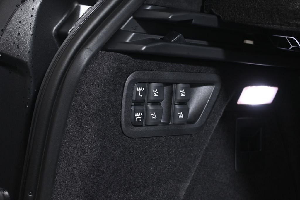 Used 2027 Black Sapphire Metallic BMW xDrive40i image 38