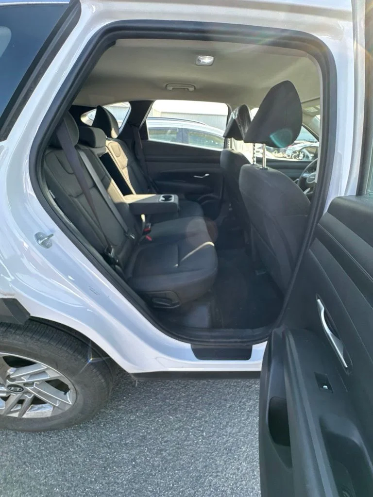 Used 2025 White Hyundai SE image 6