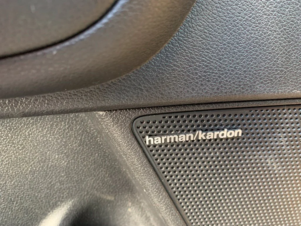 Used 2016 Ebony Black Kia SXL image 11