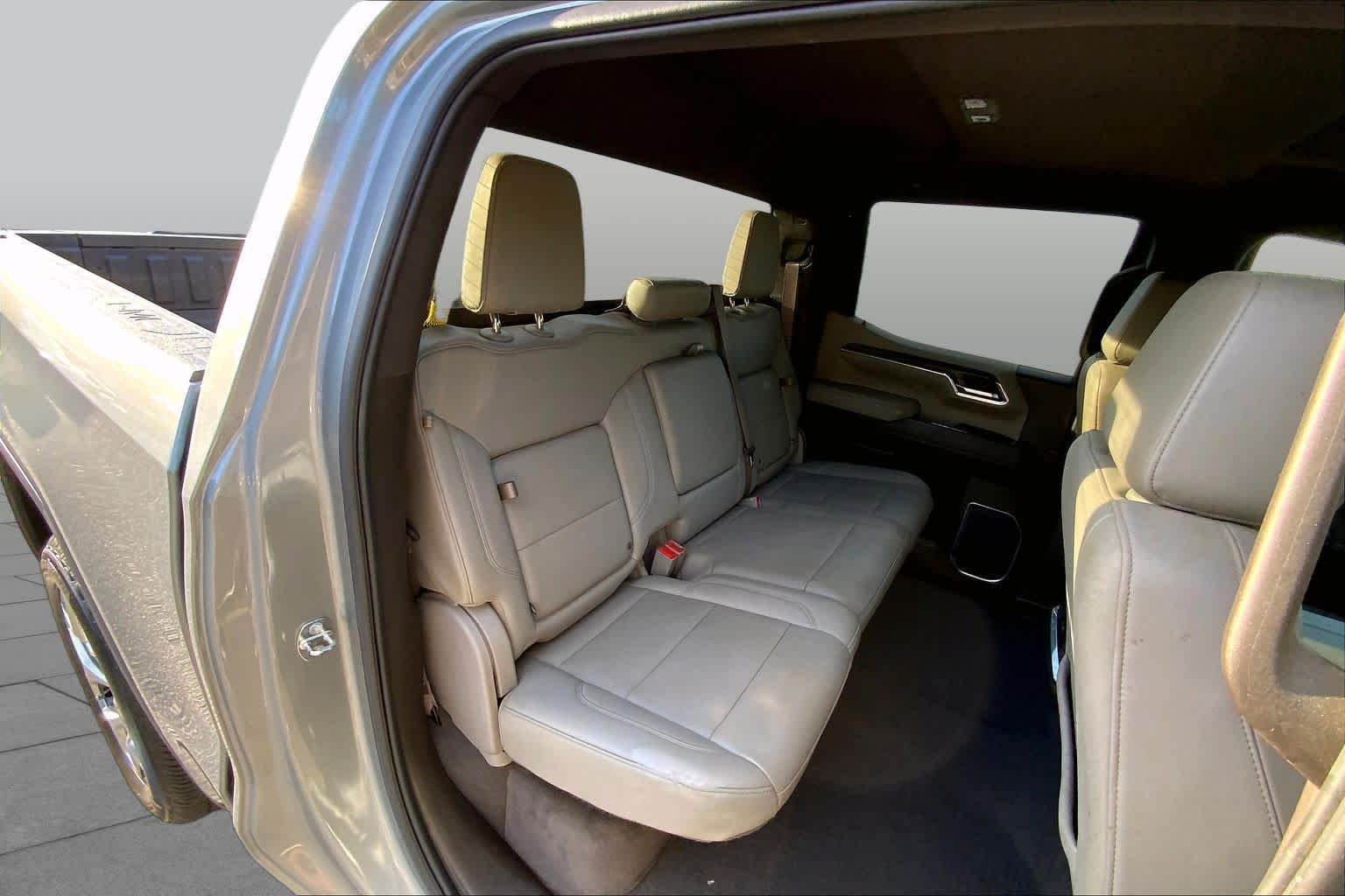 Used 2023 Sterling Metallic GMC SLT image 19