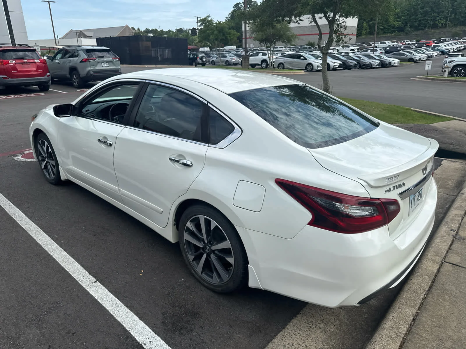 Used 2017 Pearl White Nissan 2.5 SR image 3
