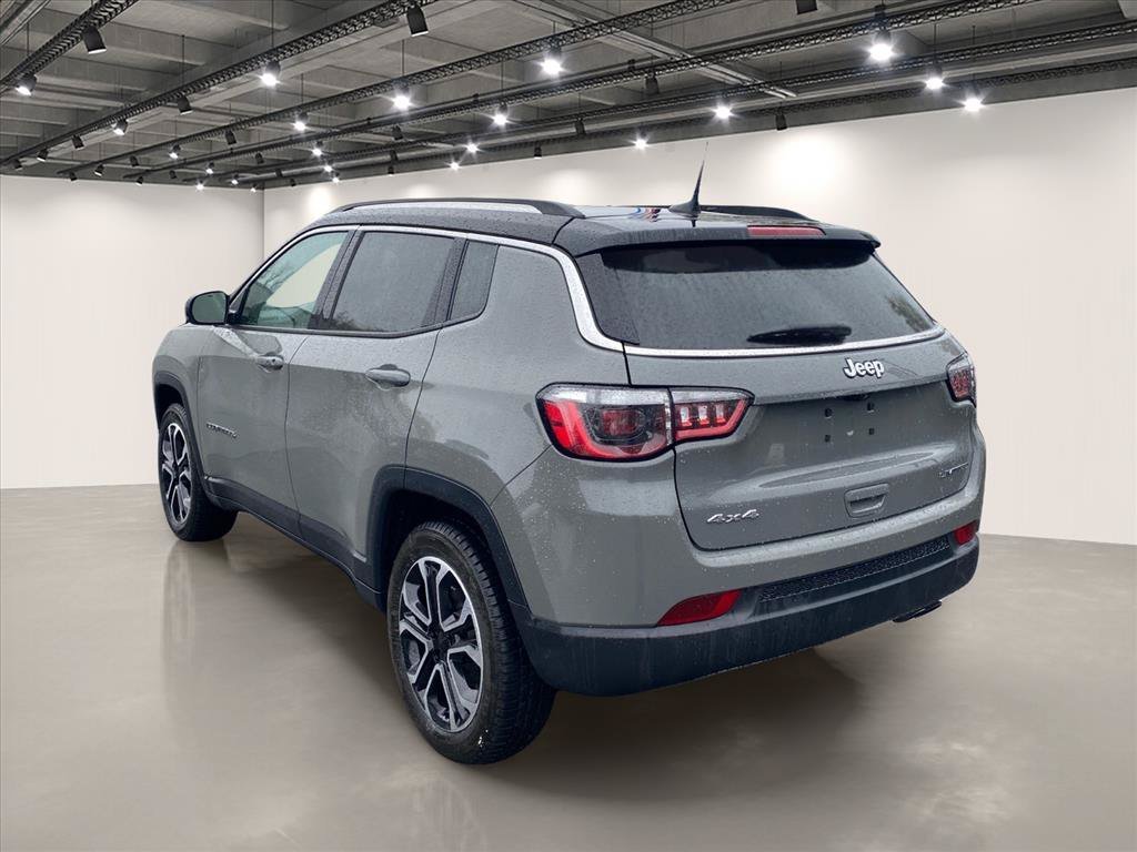 Used 2022 Sting-Gray Clearcoat Jeep Limited image 5