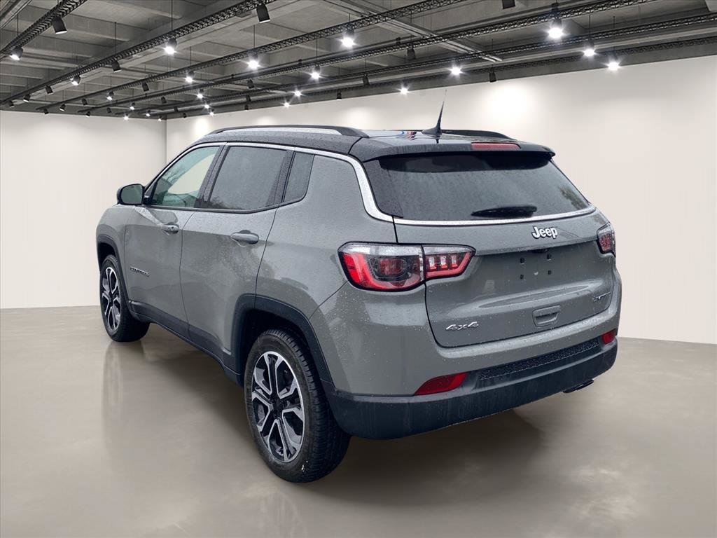 Used 2022 Sting-Gray Clearcoat Jeep Limited image 5