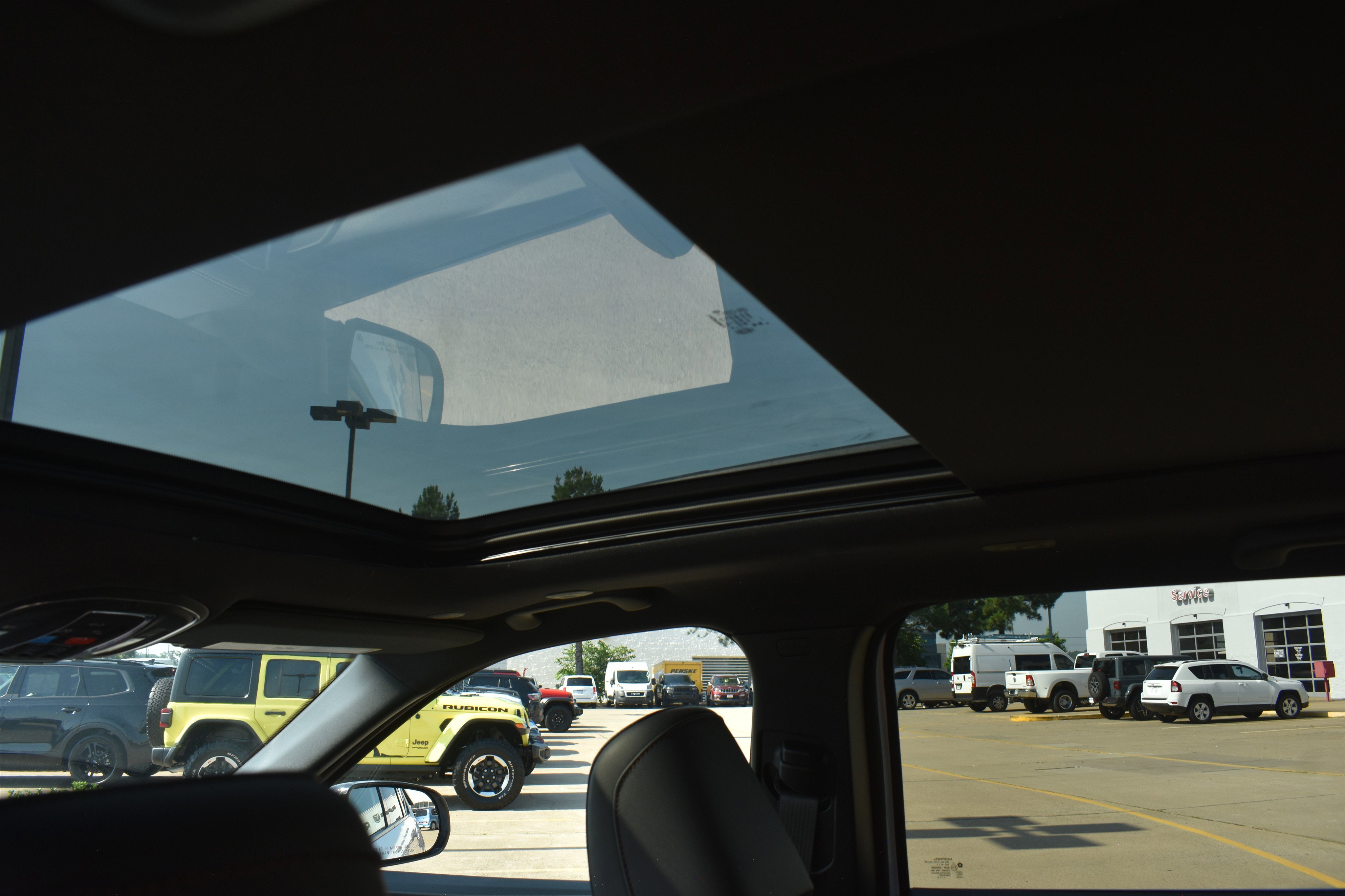 New 2026 Bright White Clear-Coat Exterior Paint Jeep Overland image 19