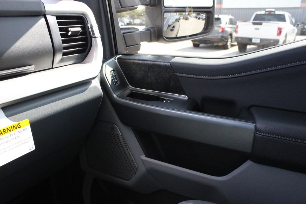 New 2026 Agate Black Metallic Ford XLT image 21