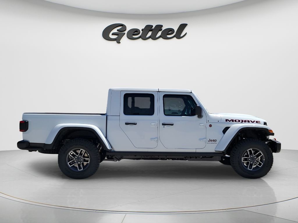 New 2026 Bright White Clear-Coat Exterior Paint Jeep Mojave X image 3