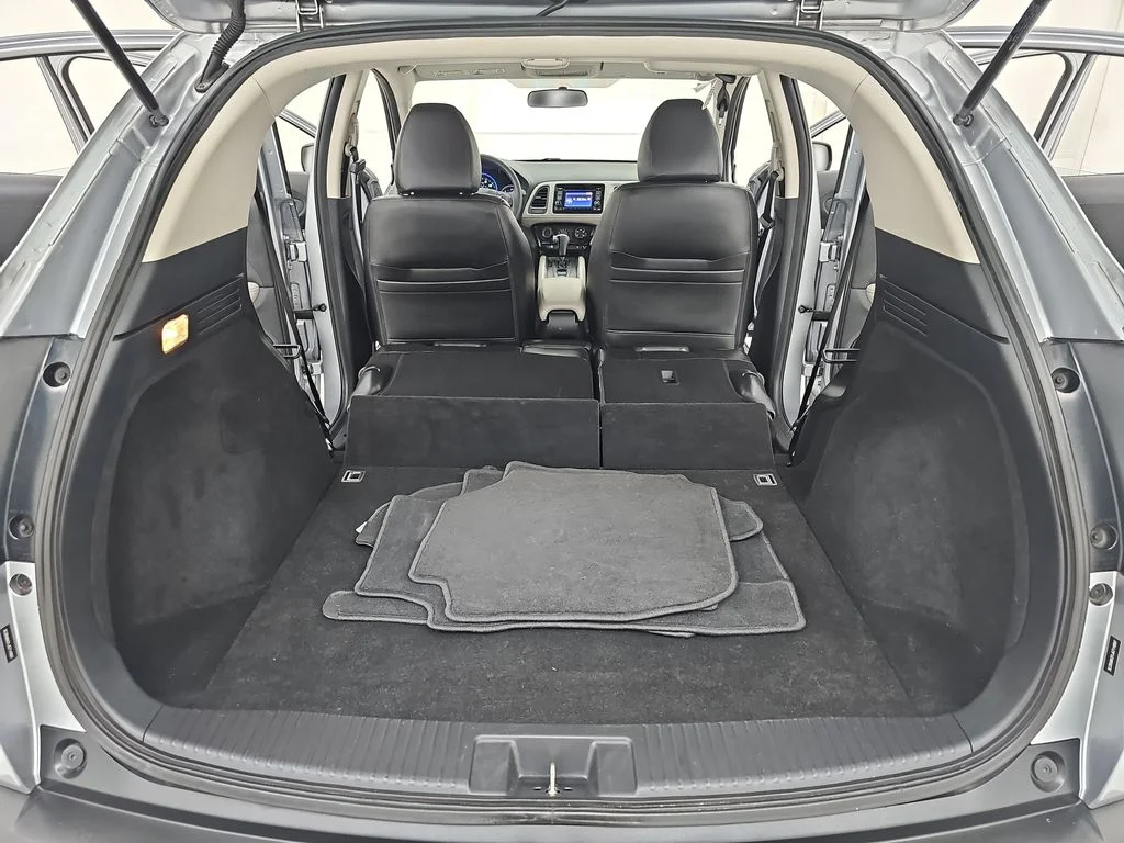 Used 2018 Silver Honda LX image 15