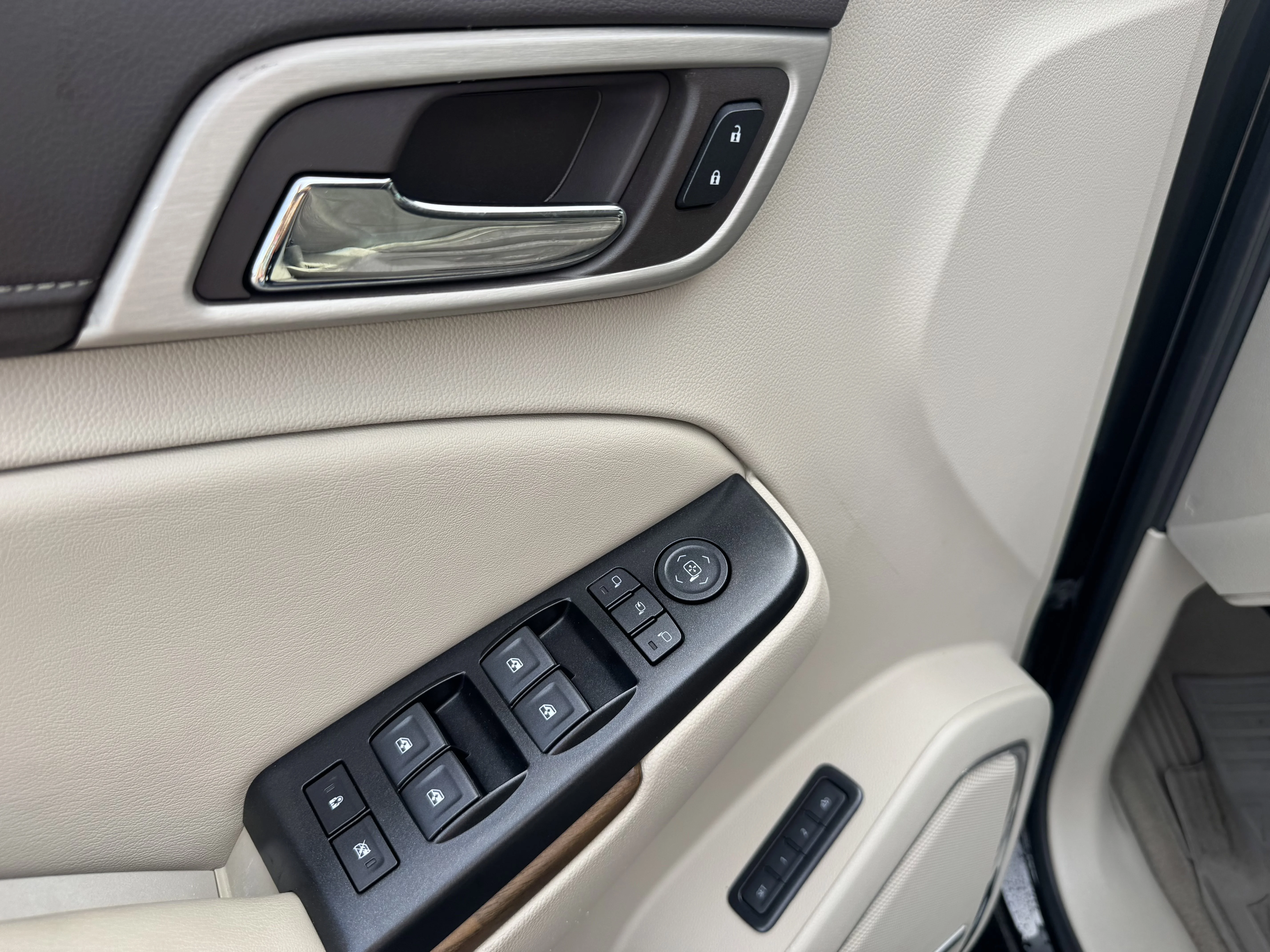 Used 2020 Onyx Black GMC Denali image 11