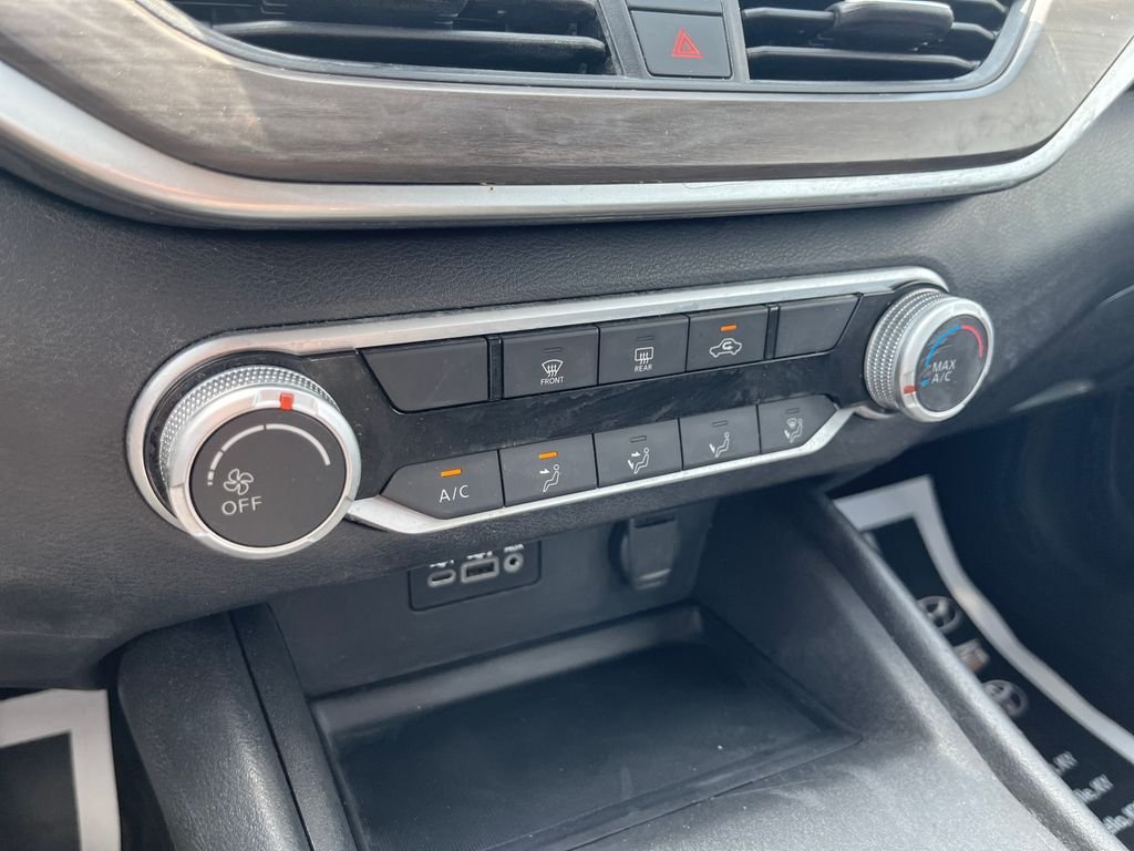 Used 2025 White Nissan 2.5 SV image 18