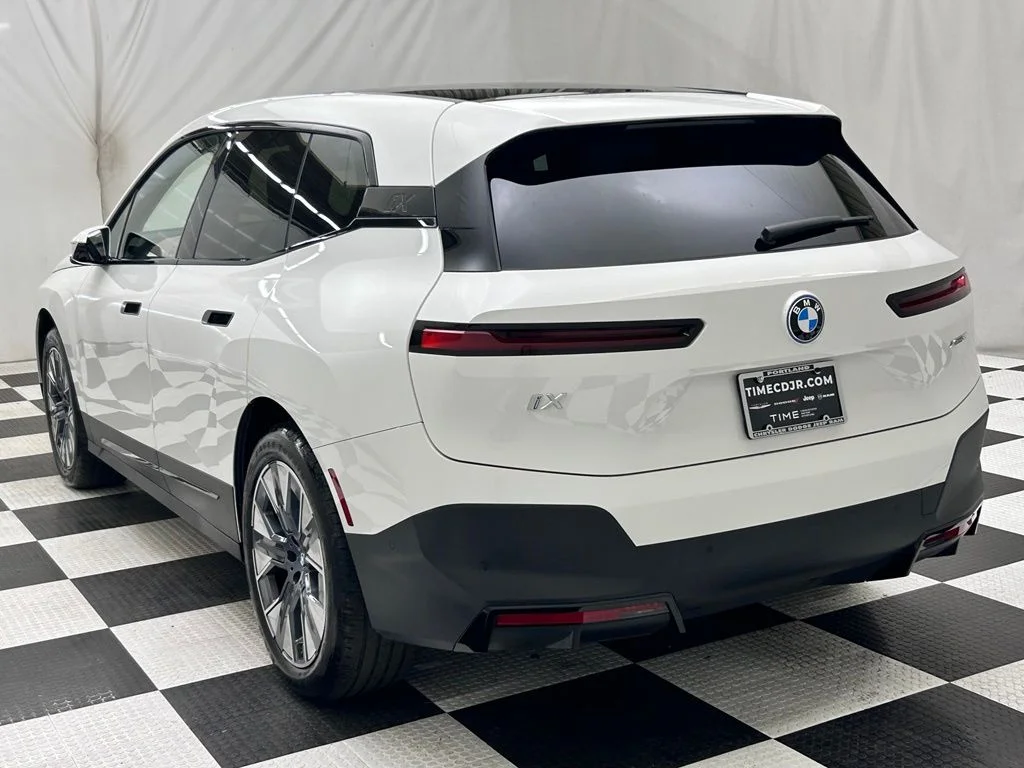Used 2024 White BMW xDrive50 image 5