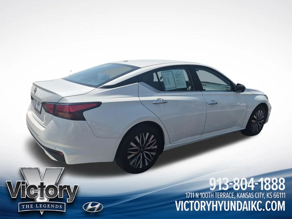 Used 2025 White Nissan 2.5 SV image 5