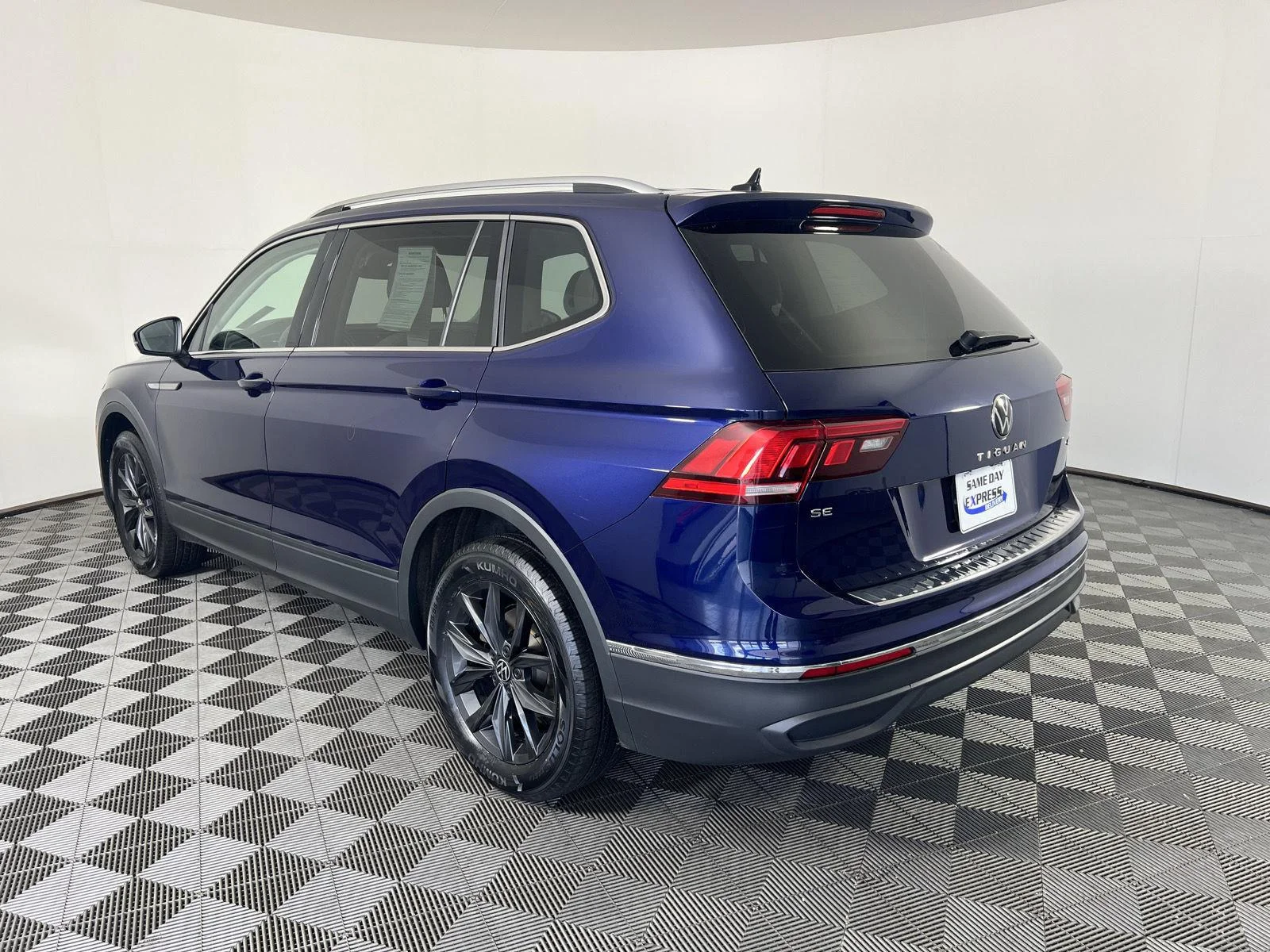 Used 2024 Atlantic Blue Metallic Volkswagen SE image 5