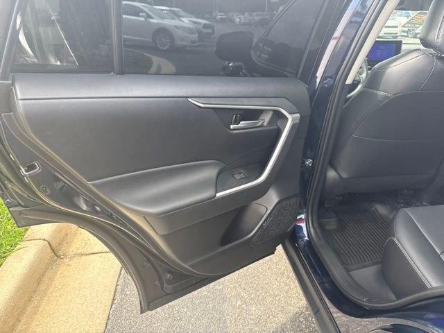 Used 2023  Toyota XLE Premium image 15