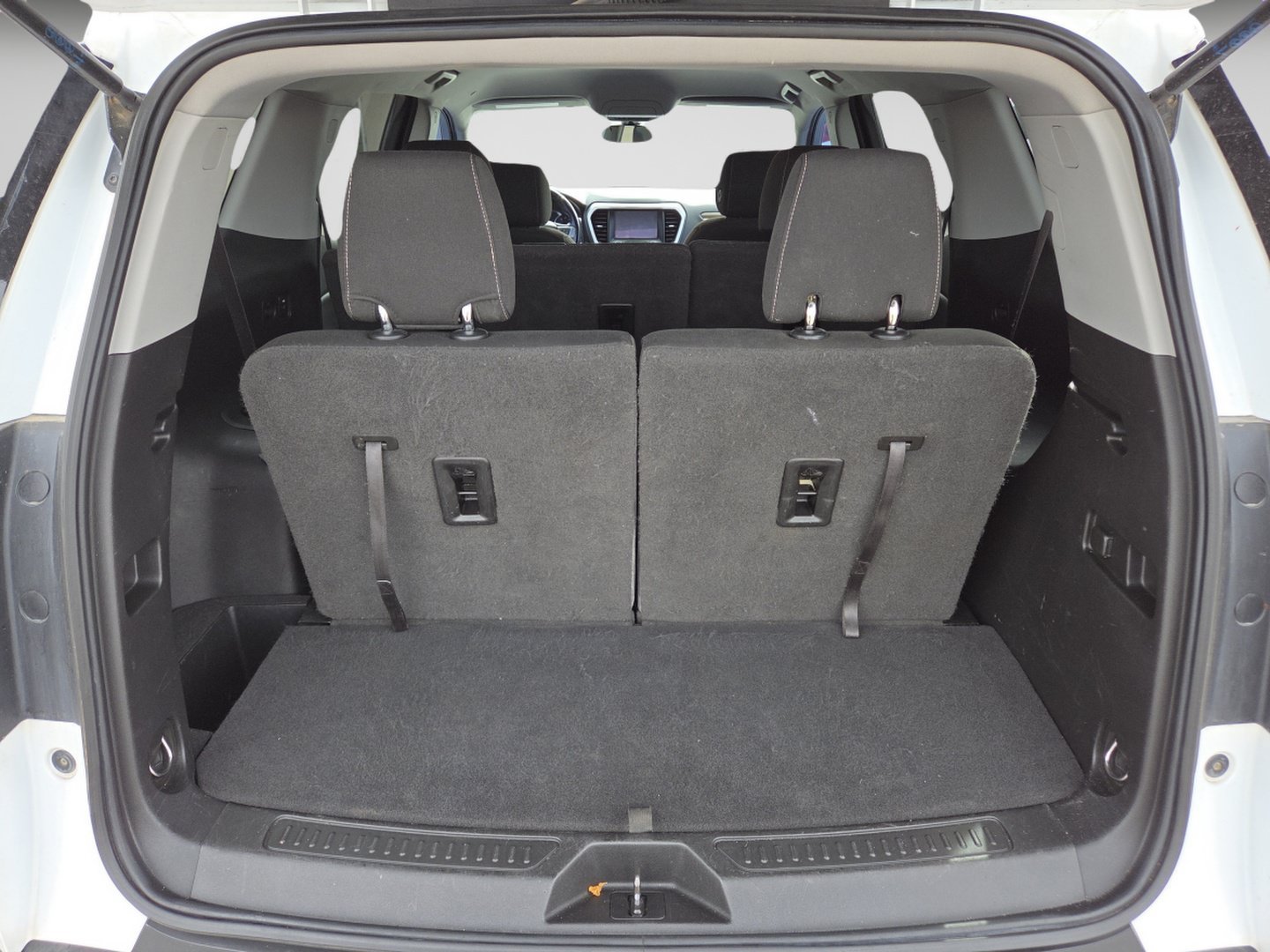 Used 2020 Summit White GMC SLE image 25