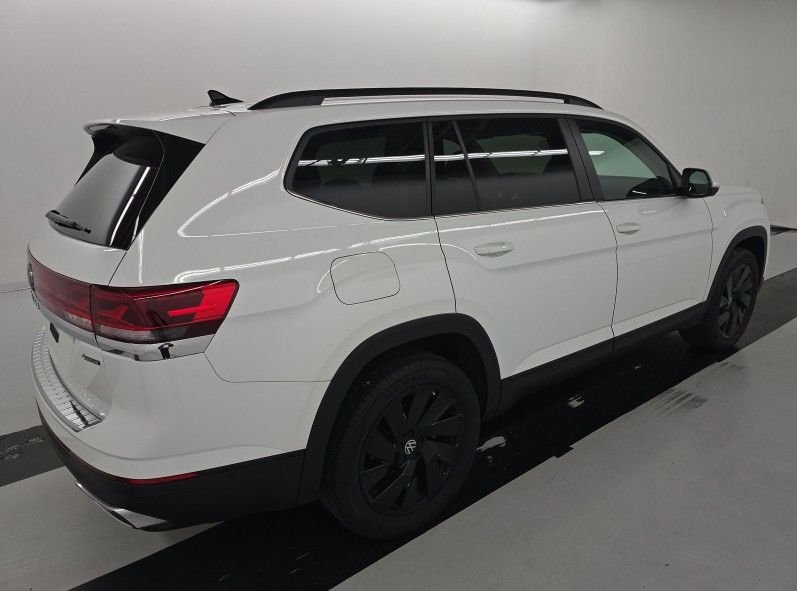 Used 2024 White Volkswagen 2.0T SE w/Technology image 3