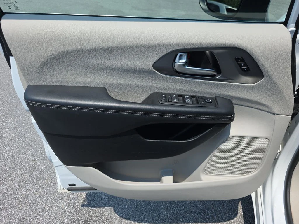 Used 2023 White Chrysler Touring L image 16