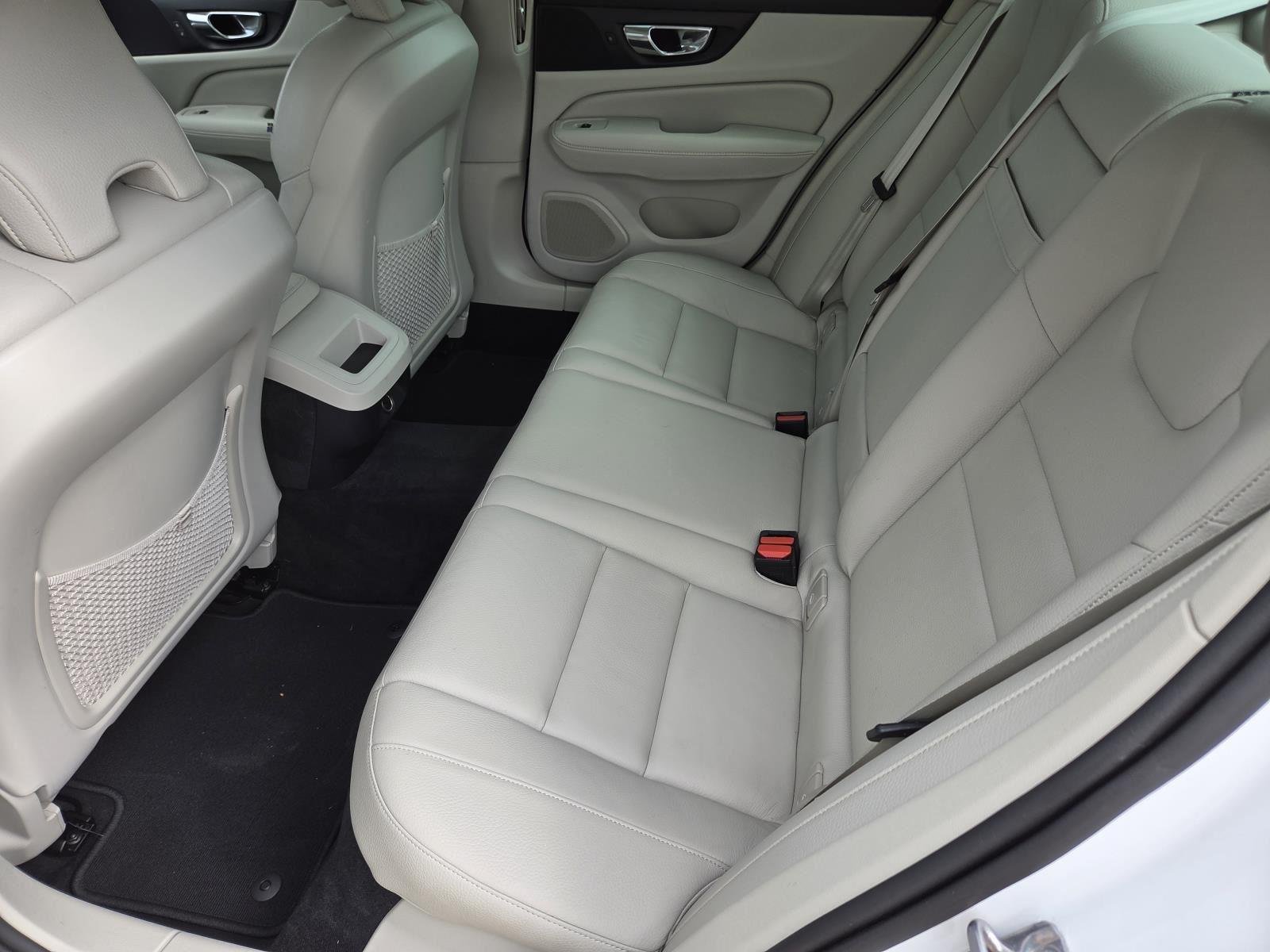 Used 2019 Crystal White Pearl Metallic Volvo Momentum image 33