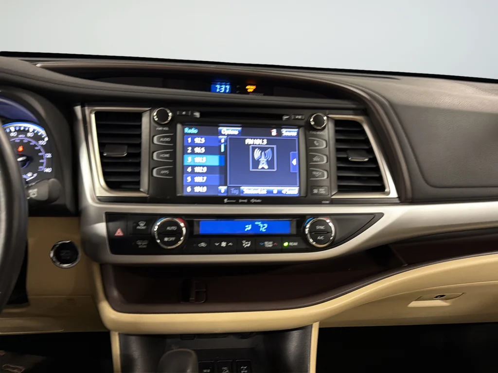 Used 2019 Red Toyota XLE image 19