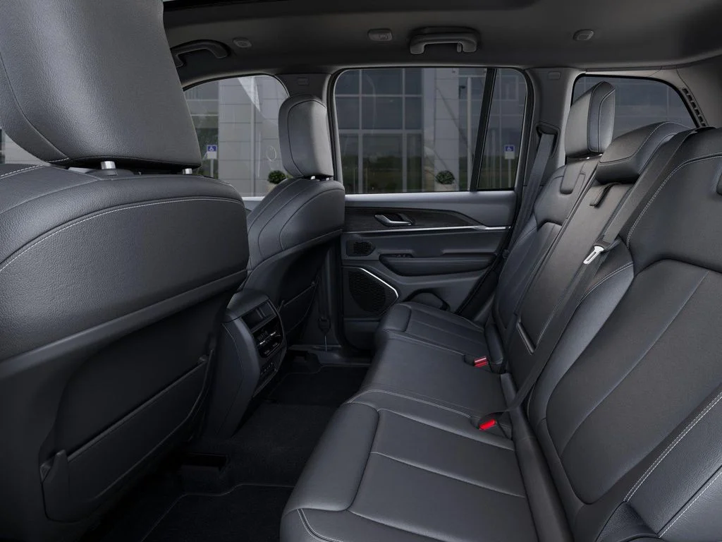 New 2026 Silver Zynith Exterior Paint Jeep Limited image 23