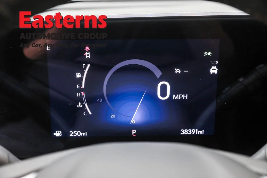 Used 2024 White Buick Sport Touring image 18