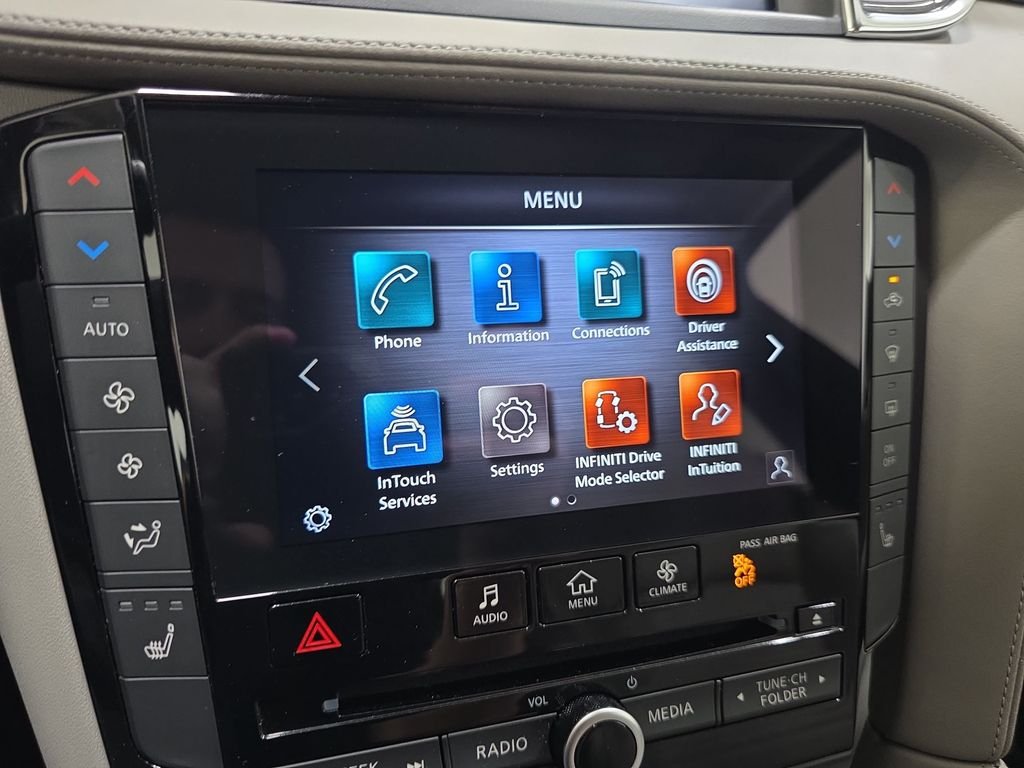 Certified Used 2025 Graphite Shadow INFINITI LUXE image 18