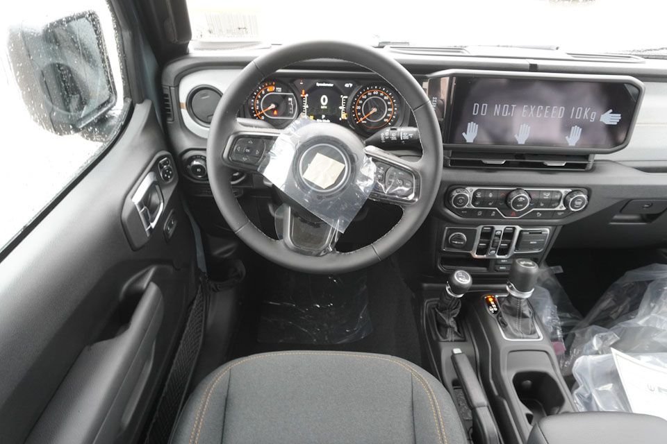 New 2025 Anvil Clear-Coat Exterior Paint Jeep Sport S image 12